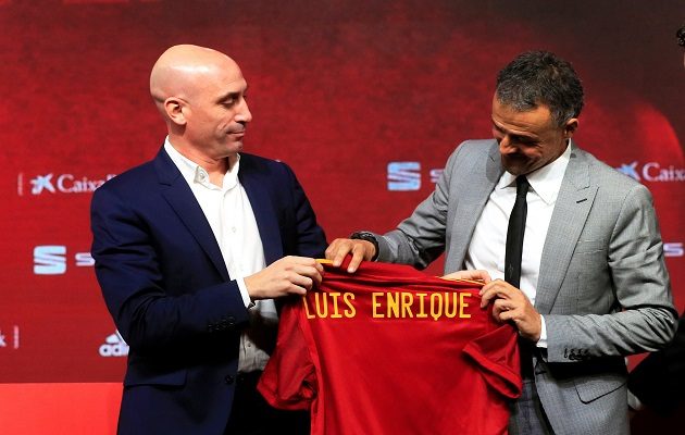 Luis Enrique Martínez, (der.) acompañado por el presidente de la RFEF, Luis Rubiales. Foto:EFE
