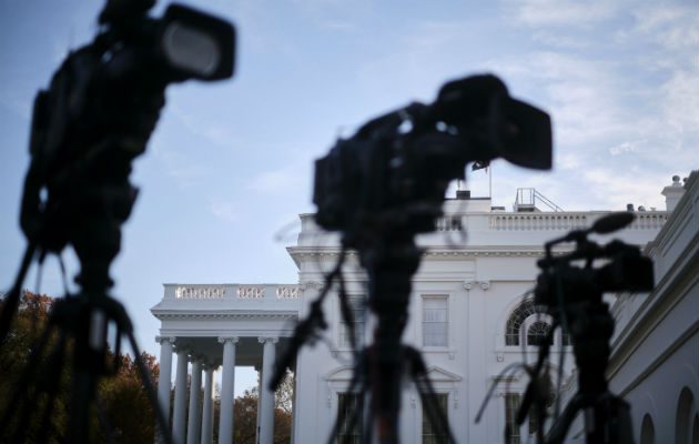 Menos de la mitad de los estadounidenses confía ahora en los medios, reporta Gallup. Una vista de la Casa Blanca. Foto/ T.J. Kirkpatrick.