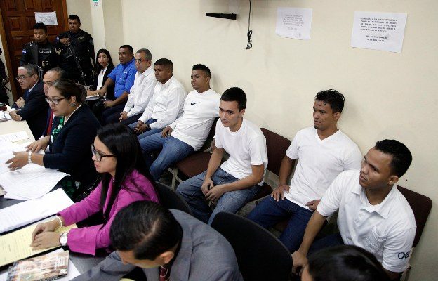Elvin Heriberto Rápalo, Oscar Torres Velásquez, Edilson Atilio Duarte y Henry Javier Hernández se les condenó a 34 años de cárcel por asesinato y 16 años por tentativa de asesinato, lo que da un total de 50 años de reclusión. FOTO/AP