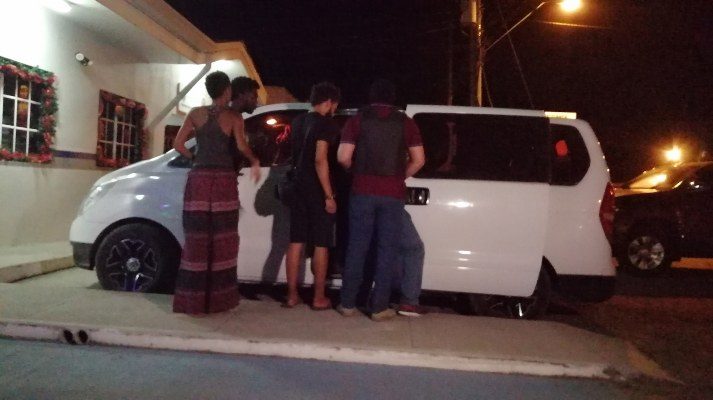 La retención de las 17 personas entre hombres, mujeres y menores se efectuó en Playa Ensenada, distrito de San Carlos. Foto/Eric Montenegro