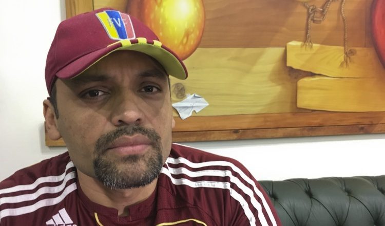 Illich Sánchez fue uno de los "huéspedes" de la embajada panameña. AP