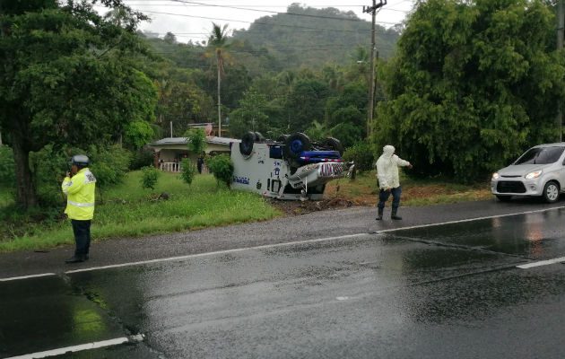 Así quedó el pesado vehículo a orillas de la carretera. Foto: Eric A. Montenegro.