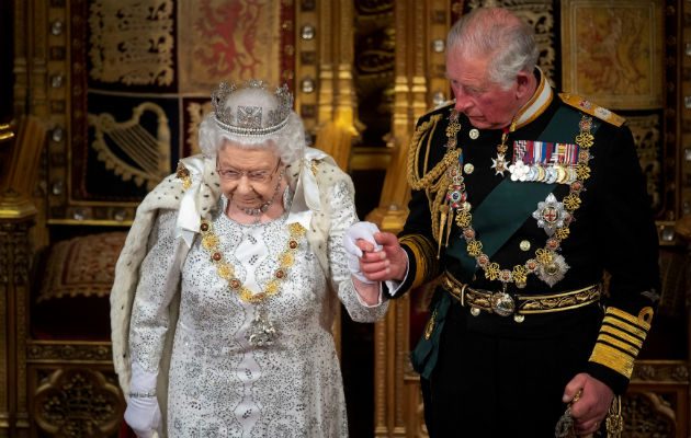 La entrevista en TV del príncipe Andrés contribuye a una lucha de poder entre la realeza. El príncipe Carlos y la reina Isabel. Foto/ Victoria Jones.