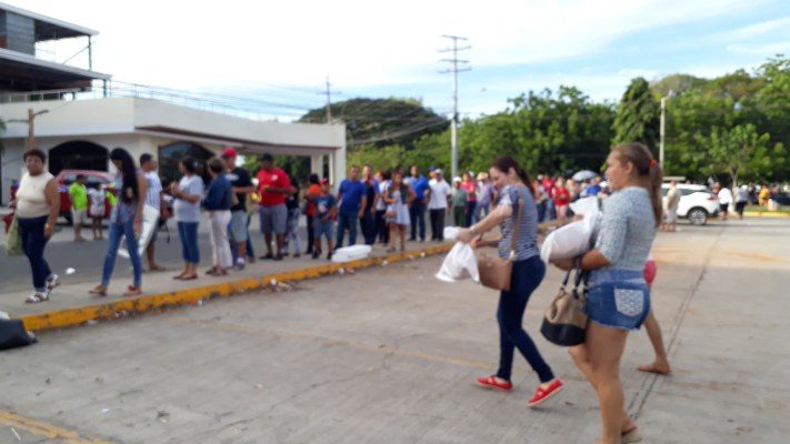 Fueron en total dos mil jamones los que se dispusieron para la venta. Foto/Thays Domínguez