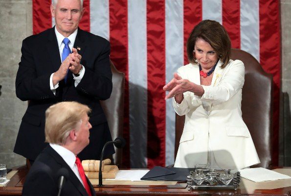 A lo largo del día la Cámara ha escuchado los argumentos de una y otra bancada a favor y en contra de abrir a Trump un juicio político. FOTO/AP