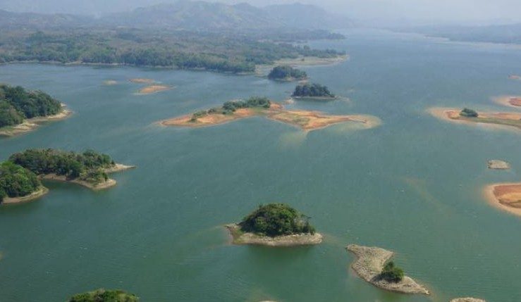 El lago Alajuela rebasó su capacidad de almacenamiento.