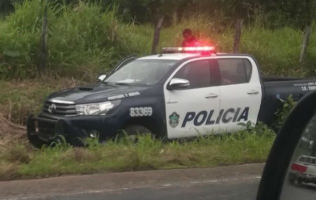 Durante la persecución un vehículo policial  se volcó. Foto: Mayra Madrid. 
