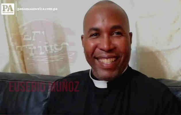 El reconocido sacerdote Eusebio Muñoz habla de fútbol. Foto/MLasso