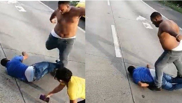 El conductor del taxi fue grabado en video en el momento que pateaba salvajemente a otro conductor, quien estaba inconsciente en el piso.