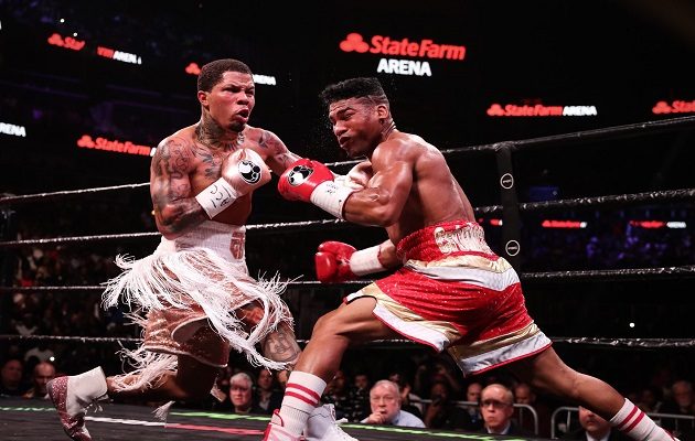 El cubano Yuriorkis Gamboa (der.) en la lona, luego de un golpe de Gervonta Davis. Foto:@ShowtimeBoxing