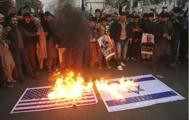 Trump asevera que ordenó matar a Soleimani, para "parar una guerra", no para comenzarla. Foto: AP.