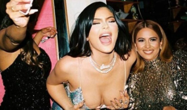 Kylie Jenner en el video donde estaba pasada de copas.