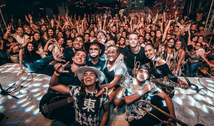 Mecánik Informal es una fusión de diferentes ritmos. 