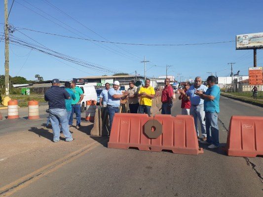 "Llevamos seis meses de lucha y no hemos recibido respuesta. Y no vamos a seguir esperando", puntualizó Eduardo Cedeño, otro taxista afectado. Foto/Thays Domínguez
