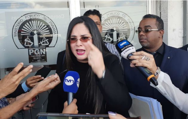 Zulay Rodríguez dijo que todas las pruebas están notariadas. Foto/ Víctor Arosemena