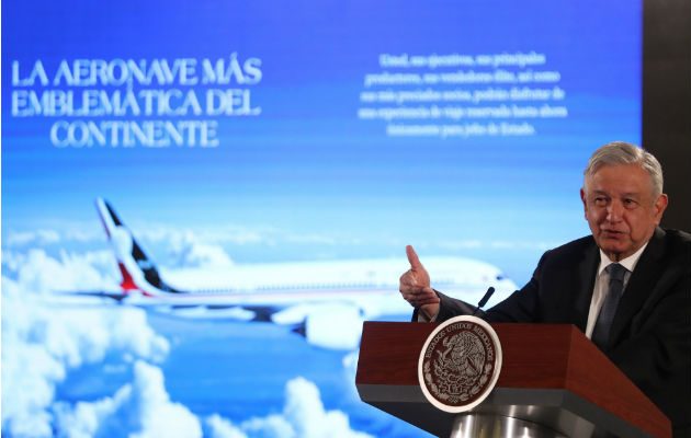 "Ayúdenme ustedes", dijo López Obrador a los periodistas en rueda de prensa. Foto: EFE.