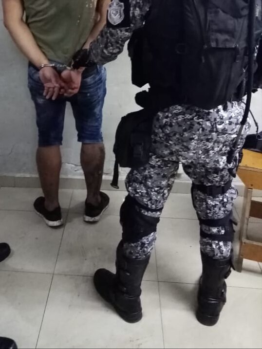 Al momento de su detención ambos sujetos tenían en su poder armas de fuego. Foto/Diomedes Sánchez