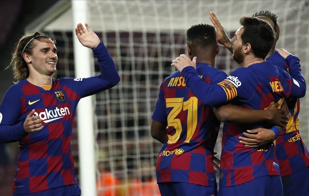 Antoine Griezmann festeja con Messi. Foto:AP