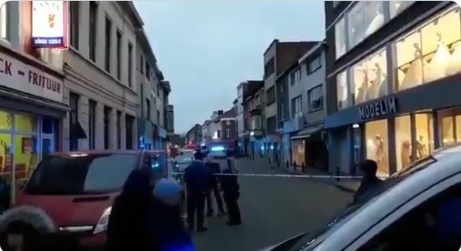 La Policía no ha determinado si se hirió a algún viandante, aunque la cadena de televisión francófona RTBF apunta a que resultaron lesionadas dos personas, una de ellas en el vientre.
