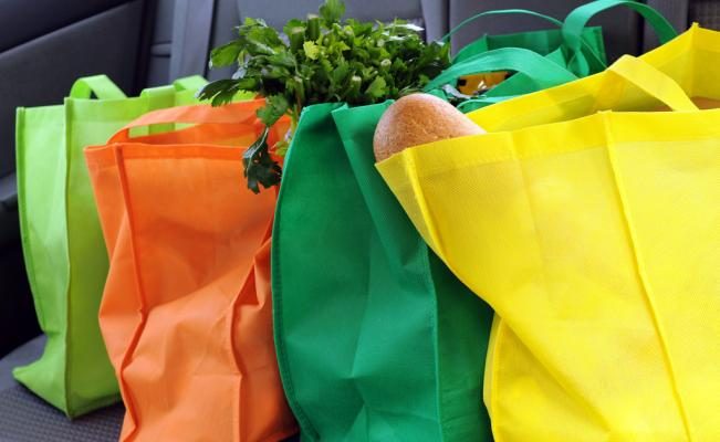 La Ley 1 establece que los comerciantes podrán optar por el cobro o no de las bolsas reutilizables.
