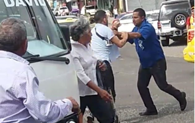 La pelea fue cerca al parque Manuel Amador Guerrero de Bugaba. Foto: Mayra Madrid. ,