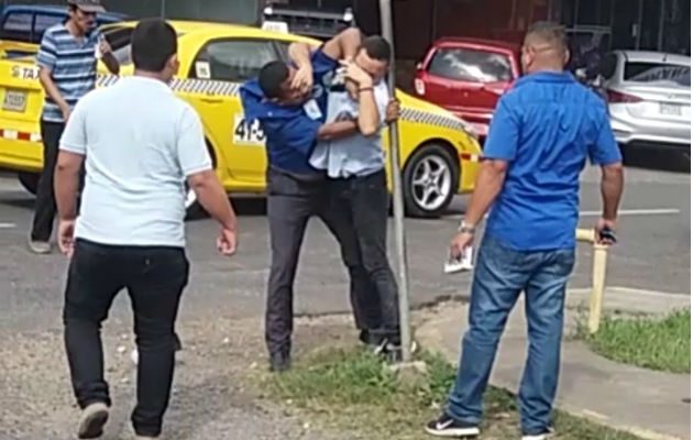 La pelea fue cerca al parque Manuel Amador Guerrero de Bugaba. Foto: Mayra Madrid. ,