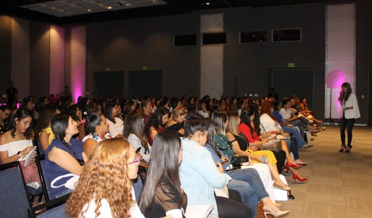Durante el taller.  Cortesía