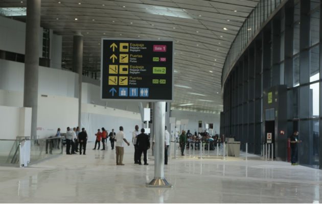 El gerente de operaciones indicó que actualmente hay 5 puertas ya funcionando en la Terminal ". Foto/Víctor Arosemena