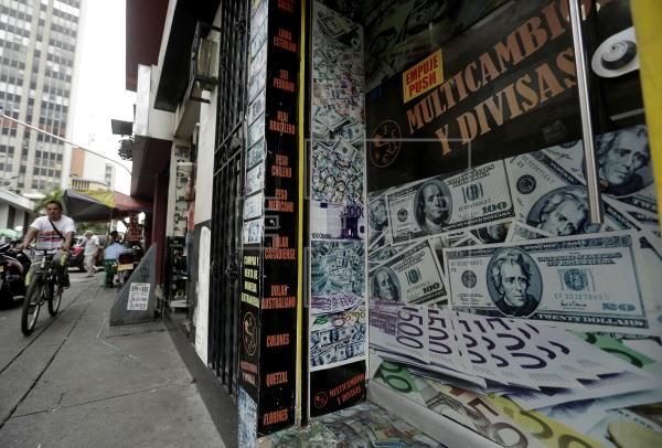 En el último trimestre la locomotora económica también fue impulsada por el comercio. Foto/EFE