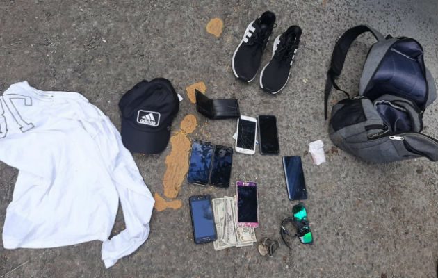 Valores que fueron sustraídos a los pasajeros del busito "pirata". Foto: Eric Montenegro.