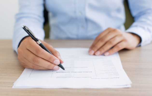 Los “requisitos” laborales son esencialmente la lista de deseos de un empleador. Foto/Creado por katemangostar