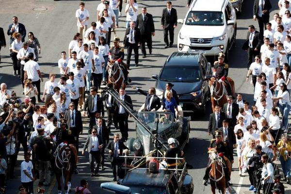 Luis Alberto Lacalle Pou, hizo un recorrido para saludar a la población. FOTO/EFE