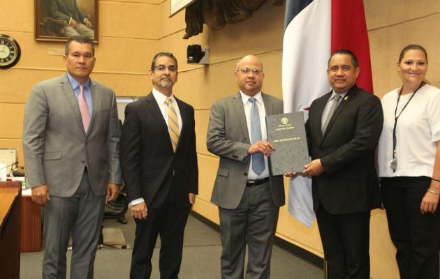 Los nuevos superintendentes son: José Luis García Clement; Irving Alejandro Mendoza Aizprúa y Glorianna De Luca Quesada.