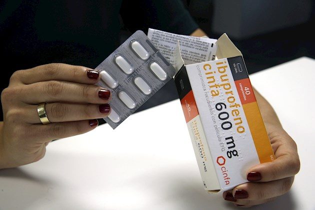 El portavoz matizó que si los antiinflamatorios son prescritos por un médico entonces la situación depende de la observación de éste y de la responsabilidad del paciente.
