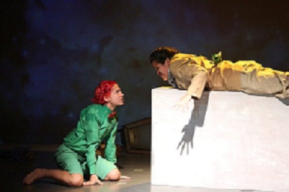 Ana Alejandra Araúz y Natalia Beluche en  "B612 Viaje al sol", en el estudio del GECU. Foto: Panamá América