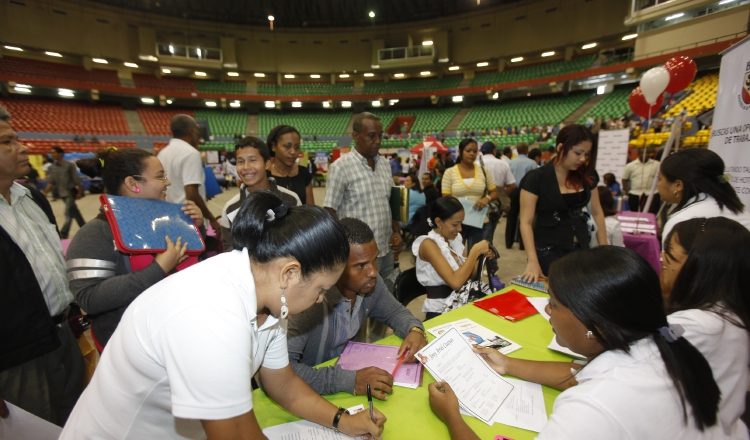 Jóvenes obtienen minoría de los nuevos empleos generados.