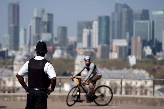 En ausencia de Johnson, ejerce de jefe del Gobierno el ministro de Exteriores y primer secretario de Estado, Dominic Raab, que de momento se ha limitado a aplicar "las instrucciones dejadas" por el primer ministro.