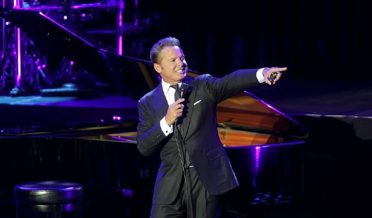 El cantante mexicano Luis Miguel cumple 50. EFE