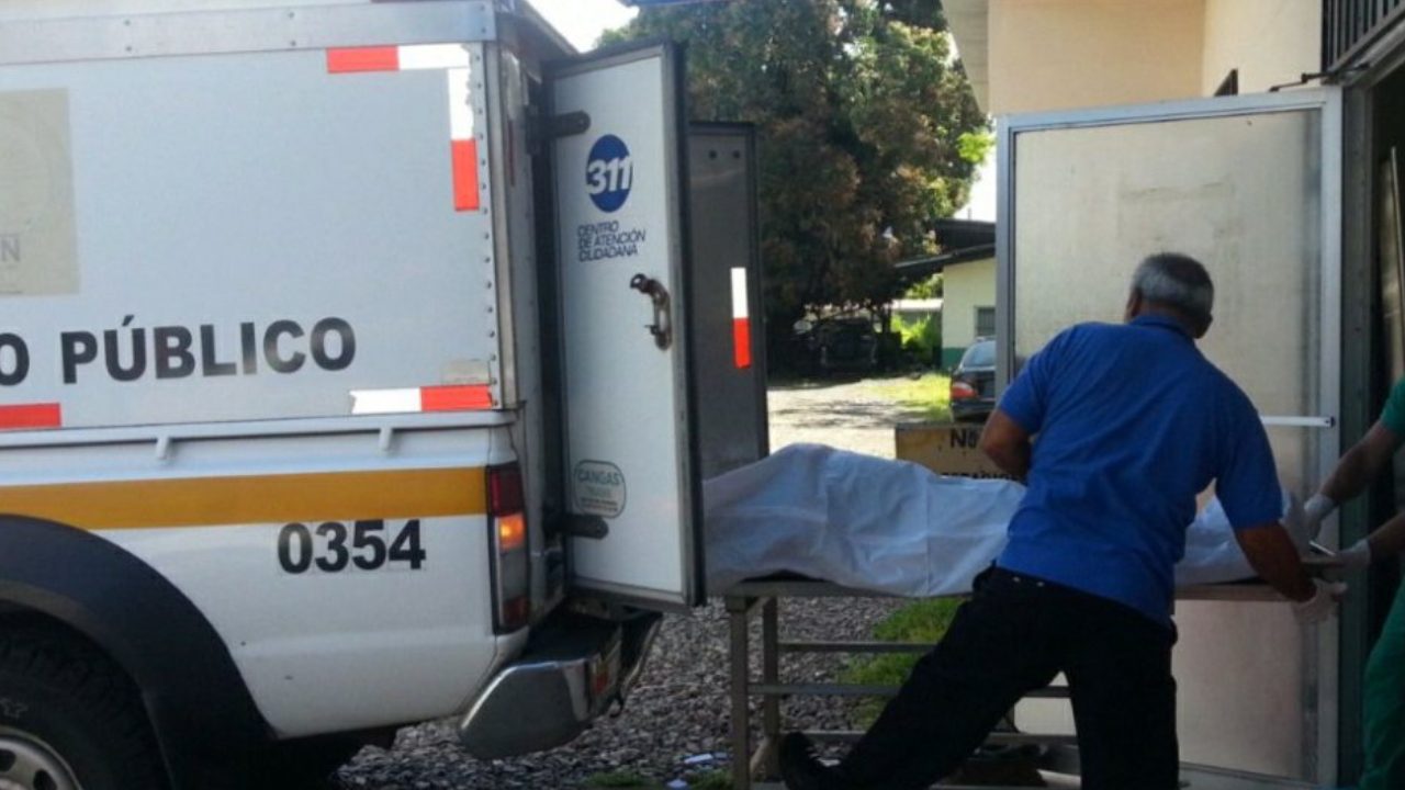Al lugar acudió unidades de la Policía Nacional, personal de criminalistica y funcionarios del Ministerio Público quienes realizaron el levantamiento del cuerpo del menor. Foto/ Mayra Madrid