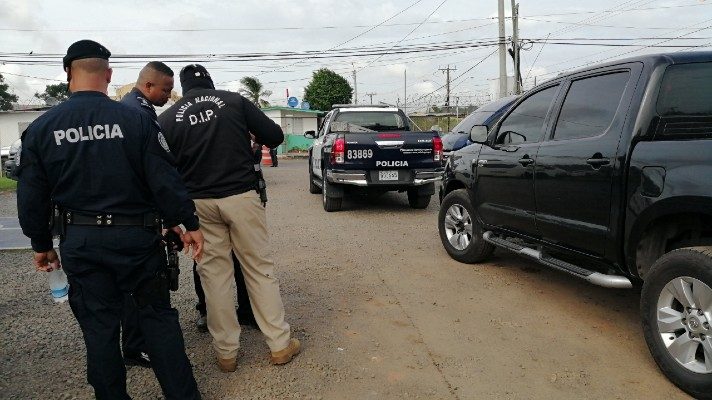 En el operativo, efectuado en conjunto con el Ministerio Público, también se logró incautar cierta cantidad de hierba seca que se presume sea droga. Foto/ Eric Montenegro