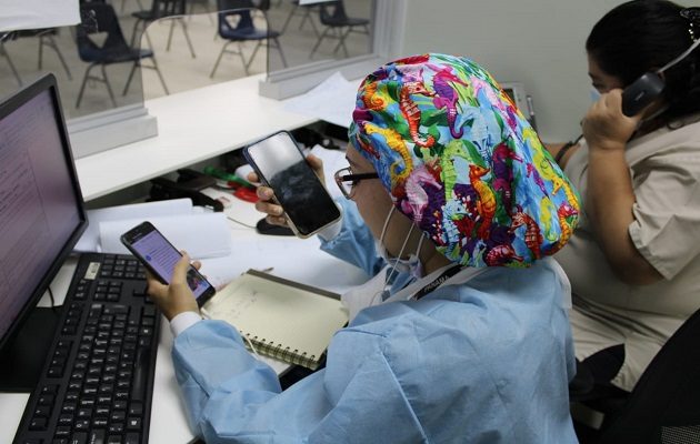 La atención telefónica busca brindar ayuda en tiempos del COVID-19.