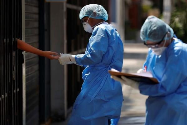 Varios países esperan que sus poblaciones desarrollen una "inmunidad colectiva" o "de grupo" conforme más y más personas se vayan contaminando y curando del coronavirus. FOTO/EFE