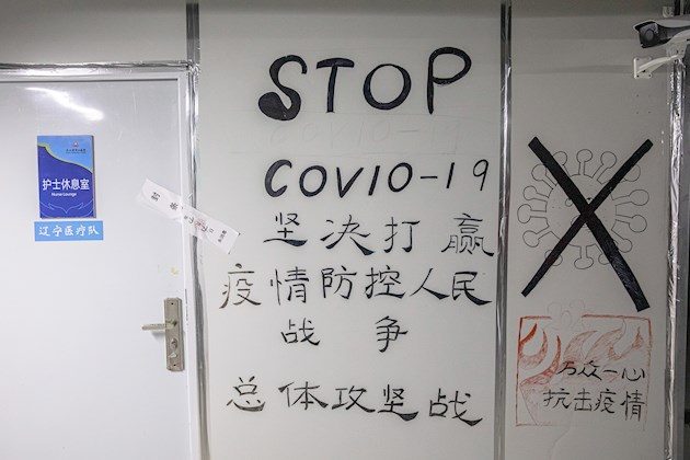 La información publicada hoy por la prensa estatal china no precisó si continúa habiendo contagiados con síntomas leves que no requieren de hospitalización en la ciudad.