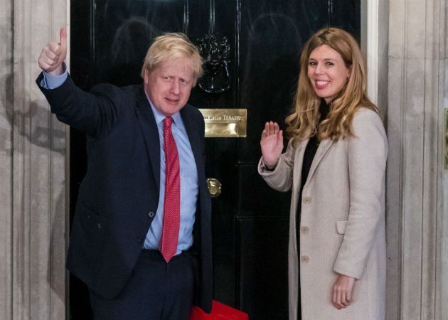 Johnson, de 55 años, y Symonds, de 32, anunciaron este miércoles que han tenido a "un niño sano". Fotos :EFE.