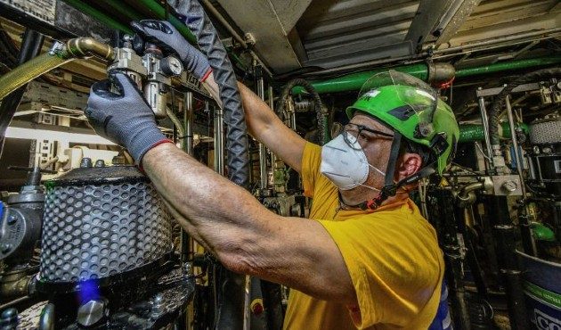 Unas 232 millones de empresas de comercio mayorista y minorista, 111 millones del sector manufacturero están en peligro. EFE