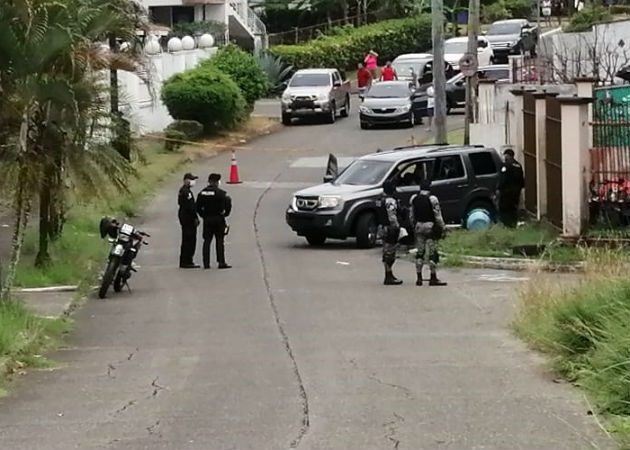 Vecinos del área reportaron una persecución entre vehículos. Foto: Diómedes Sánchez.