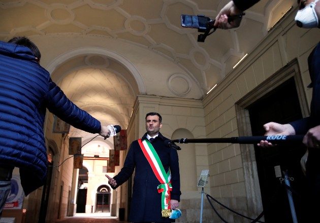 Antonio Decaro, alcalde de Bari, pidió al Gobierno italiano que dirigiera la respuesta al coronavirus. Foto / Alessandro Garofalo/Reuters.