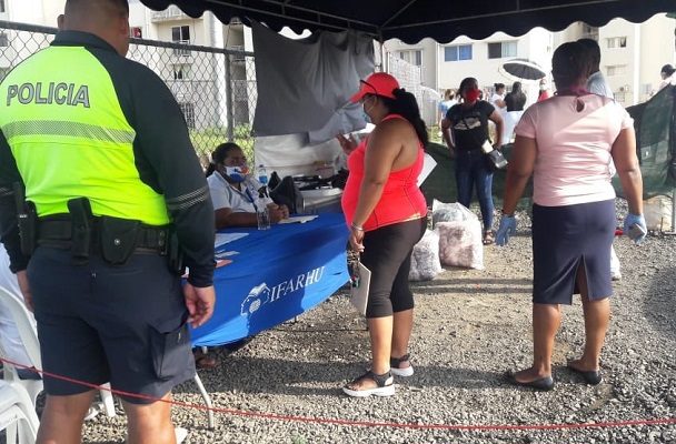 Los padres deben respetar el horario de salida cuando decir ir a cobrar la beca.