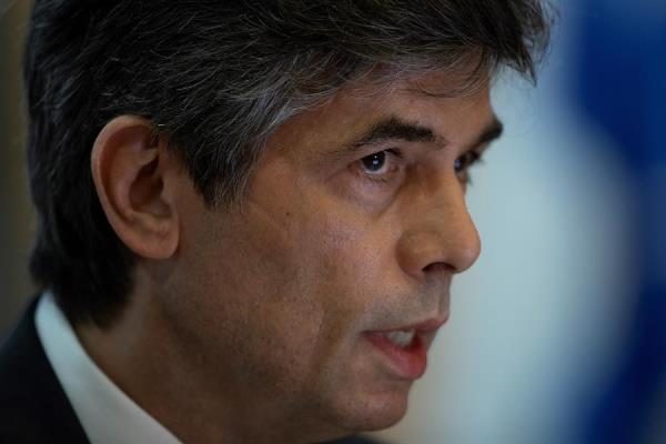 Nelson Teich defendía el confinamiento, pero lo que apresuró su salida del actual Gobierno fueron las diferencias que tuvo con el mandatario sobre la cloroquina, un antipalúdico que Bolsonaro enarbola como salvación del COVID-19. FOTO/EFE