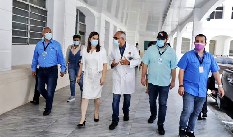 Rosario Turner realizó una ayer una gira en el hospital y aprovechó para explicar el tema de las compras en medio de COVID-19.